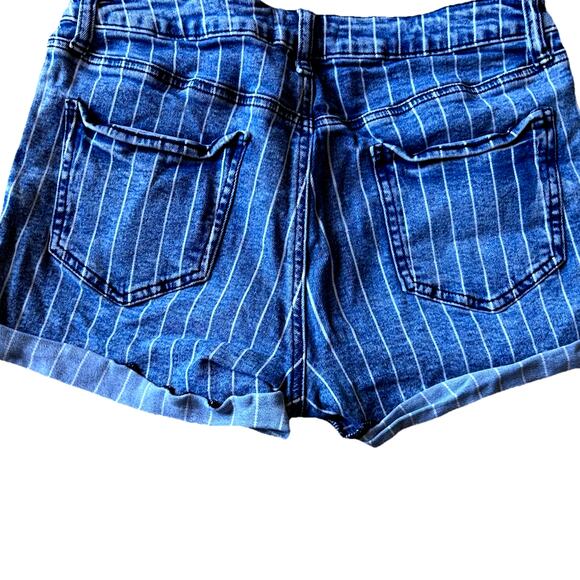 SO Favorite Low Rise Striped Shorts Shortie Womens 13 Blue Cuffed Stretch - Picture 2 of 8